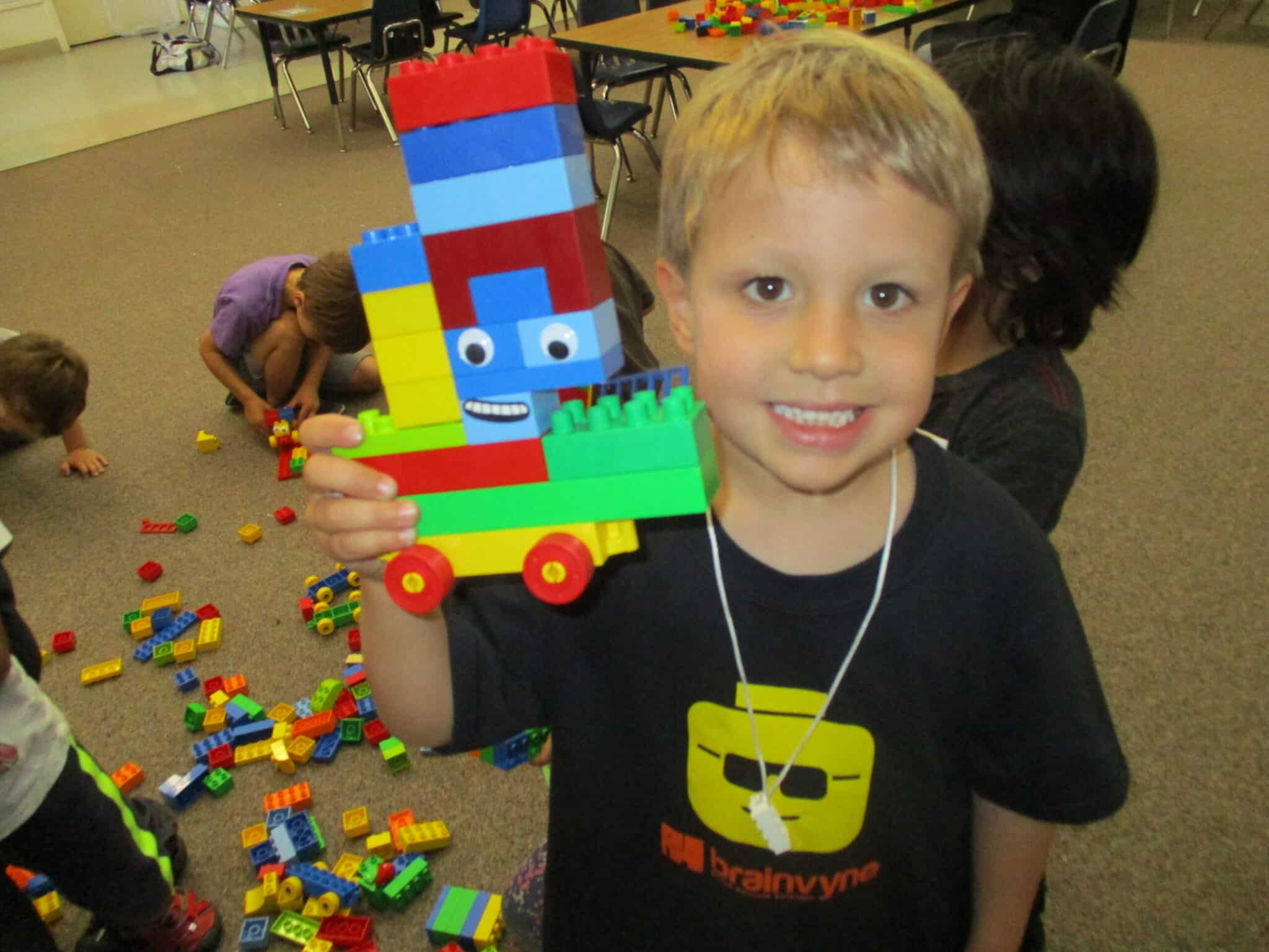 kids at brainvyne building lego